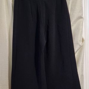 Capri color black  size 8p made philippines brand Ann Taylor new